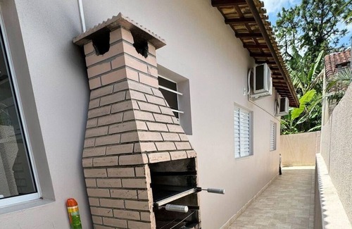 Raul Cury House | Vacation home in Itanhaém, a few minutes from the beach, with swimming pool and parking