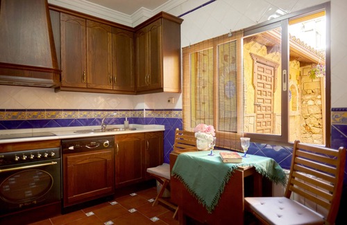 Ubeda House | Vacation Home "Caldereros 11" with Private Terrace, A/C & Wi-Fi