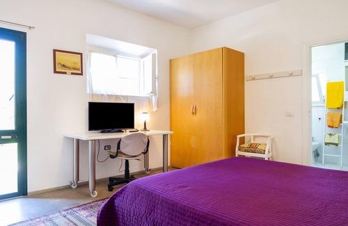 Orbetello House | Vacation Home "Casina Orbetello" with Shared Garden, Children's Pool & Wi-Fi