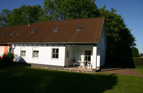 Pulow House | Vacation home close to a small lake