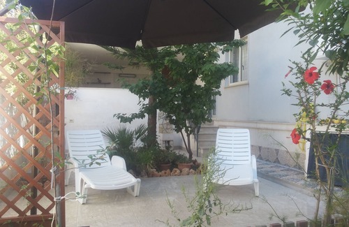 Trapani Apartment | VACATION HOME FLOWER GARDEN WI FI AND BICYCLES FREE