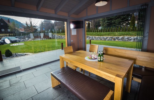 Oybin House | Vacation home for up to 6 people with large garden, 3 bedrooms and 2 bathrooms <b