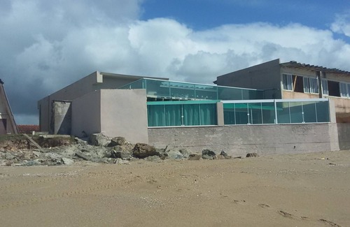 Barra Velha House | Vacation Home front beach low time 20 km Beto Carrero World
