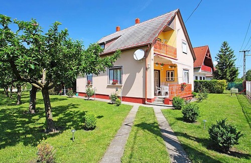 Balatonkeresztur House | Vacation home Pomme by Interhome