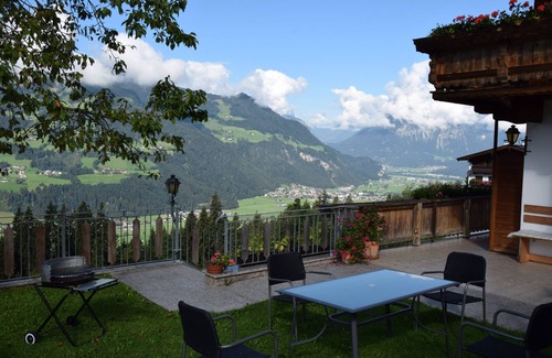 Holdernach Apartment | Vacation home in a quiet, sunny location with views of the Zillertal mountains, WLan
