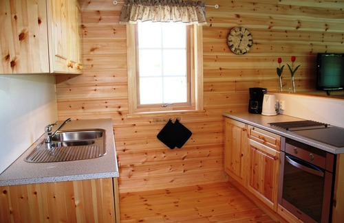 Mauranger House | Vacation home in beautiful Fjord Norway - motorboat for hire.