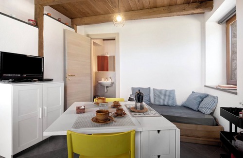 San Colombano Certenoli House | Vacation Home "Nature House Custu Giancu" with Mountain View, Pool & Wi-Fi
