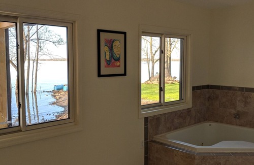 Chazy House | Vacation home on Lake Champlain