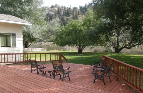 Cascade House | Vacation home on the Missouri River, 3 bdrm, 2 bath sleeps 10,