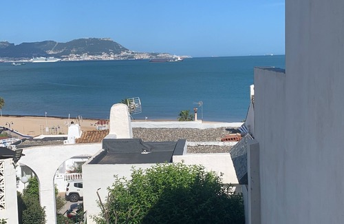 Cabrita House | Vacation home right by the sea with a view of Gibraltar