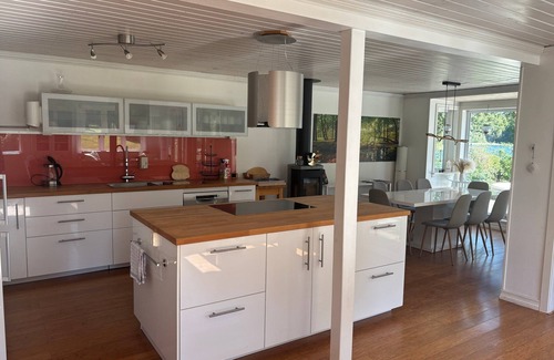 Vissefjaerda House | Vacation home right on the lake in Småland - Villa lake view with hot tub, boat & canoe