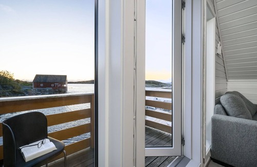 Lammetu House | Vacation home Sjøbua by Interhome