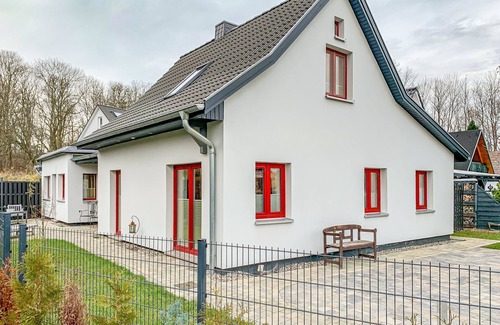 Old Town Apartment | Vacation home Sundhaus, Sassnitzer Weg 40 - Gohr- Holiday apartments