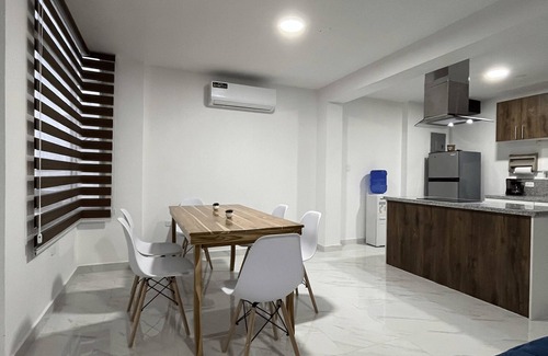 Manta House | Vacation Home with 24h Security and Ample Parking