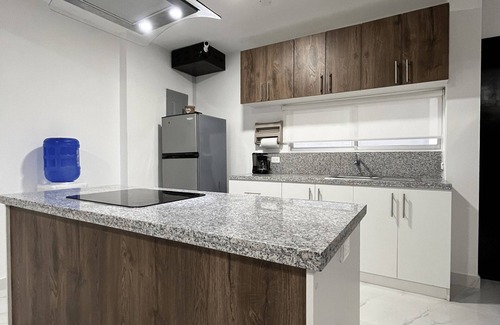 Manta House | Vacation Home with 24h Security and Ample Parking