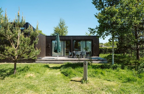 Ouddorp Ski Chalet | Vacation home with all amenities on your doorstep