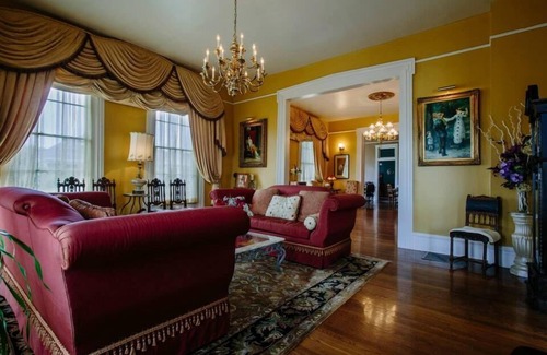 San Jacinto House | Vacation Home With Full Staff