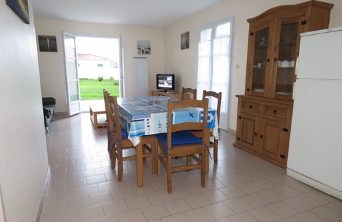 Ars-en-Re House | Vacation home with garden close to port and market