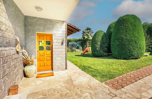 Brezzo di Bedero House | Vacation home with large garden and barbecue