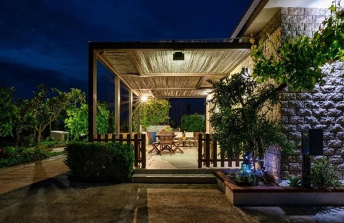 Menfi House | Vacation House "Ulivi nel Mare" typical country home, surrounded by olive trees.