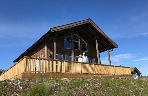 Kviteseid Cabin | Vacation hut with a wonderful view, close to the cross-country ski trail/lift. Dogs welcome.