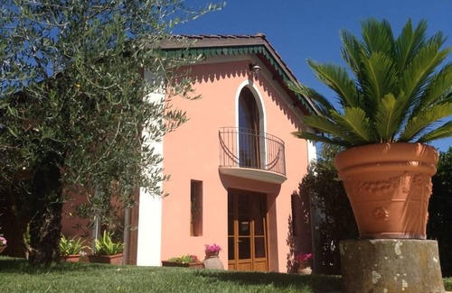 Ghivizzano House | Vacation home - Chalet with garden and private pool