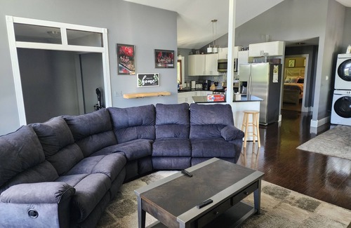 Oneonta House | Vacation on the river 5 minutes to All Star Village 25 minutes to Cooperstown