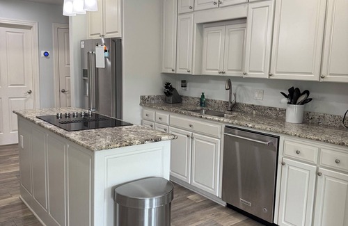 Navarre House | Vacation Paradise! 10 Minutes to the beach, pool, hot tub & on the golf course