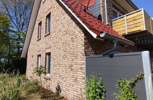 Tannenhausen House | Vacation semi-detached house Tannenhuuske at the bathing lake Aurich-Tannenhausen East Frisia