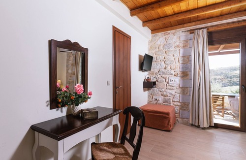 Lentas Apartment | Vacation studios built of natural stone in a peaceful, breathtaking landscape!