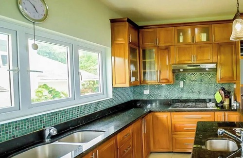 Reading Villa | Vacation Villa Style home with 4 bedrooms and WiFi, AC in fabulous Montego Bay.