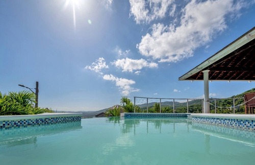 Reading Villa | Vacation Villa Style home with 4 bedrooms and WiFi, AC in fabulous Montego Bay.