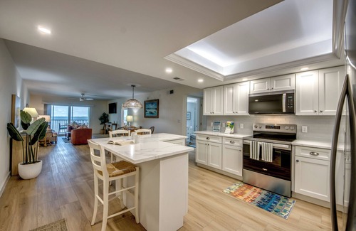 Fort Myers Beach Condo | Vacation Villas #433: Beachfront Condo, Amazing View & Screened Lanai!