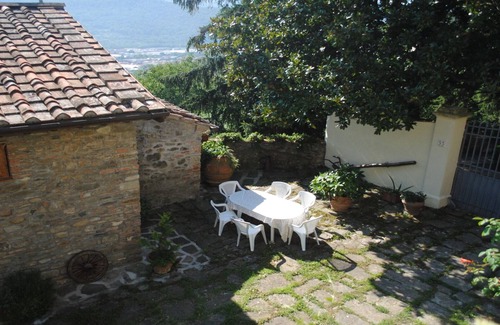 Vaiano House | Vaiano: Country holiday home -in a small green "borgo",near firenze
