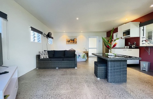 Tapere of Vaimaanga Apartment | Vaima Studio -steps from the best beach + value for money, air con, free WIFI !