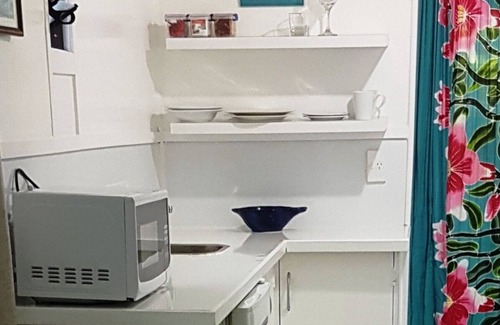 Tapere of Titikaveka Cottage | Vaka Beach Cottage with A/C, unlimited wifi,