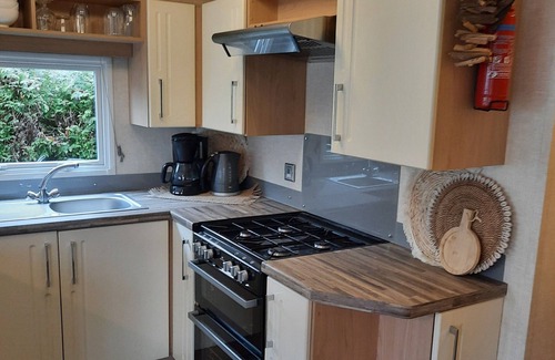 Sumar Ski Chalet | Vakantieoord Chalet With Veranda, Located in Friesland, Camping on the Lake