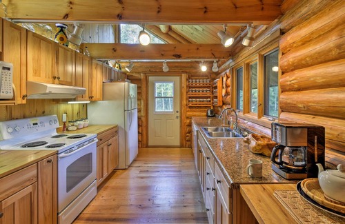 Valders Cabin | Valders Log Home near EEA Air Show & Sheboygan!