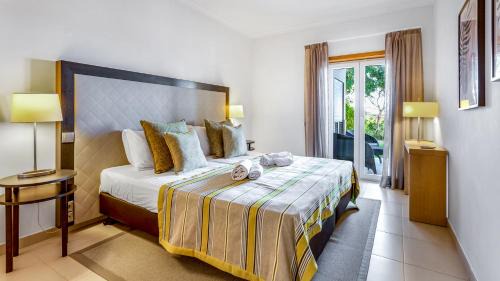 Portimao City Centre Apartment | Vale da Ribeira 2BDR House W/Pool by LovelyStay