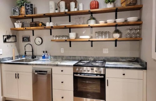 Glenwood Springs House | Valley View Hideout is Colorado's rustic elegance.