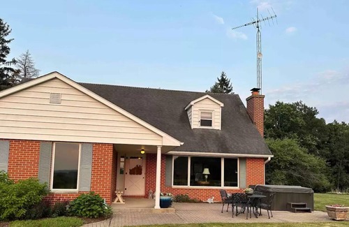 Kent House | Valley view! Outdoor hot tub, 4 bed house.