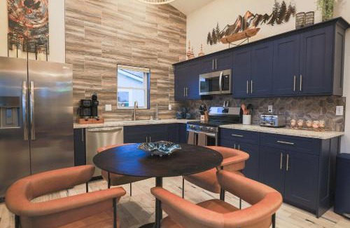 Timberline House | Valley View Resort Cabin #2, 1-Bed, Modern-Luxury with Hot Tub in Canaan Valley, WV