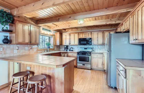 Nederland House | Valley View Vistas - Dog-Friendly Cozy Retreat w/VIEWS!