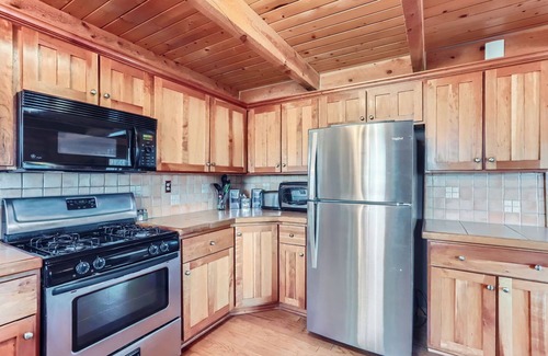 Nederland House | Valley View Vistas - Dog-Friendly Cozy Retreat w/VIEWS!