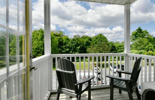 Oro-Medonte Apartment | Valley Vista Retreat - Luxe Studio - Top Floor Serenity - Romantic Getaway - Heated Pool Haven