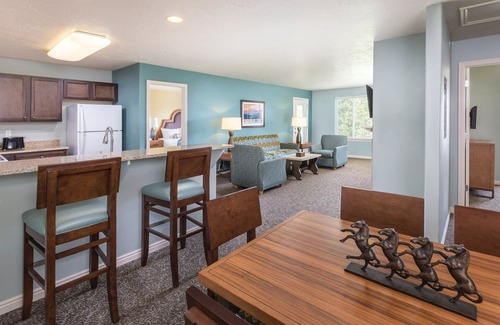 Midway Resort | Valleys, meadows, rivers and gorgeous lakes!