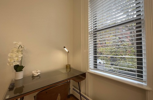 Downtown Jersey City Apartment | VAN VORST HOUSE - 2 BR Apt. Minutes to NYC