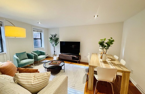 Downtown Jersey City Apartment | VAN VORST HOUSE - 2 BR Apt. Minutes to NYC