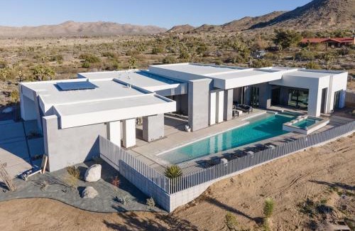 Yucca Valley House | Vanguard by Fieldtrip 5 Bd Private Luxury with Infinity Pool Game Room