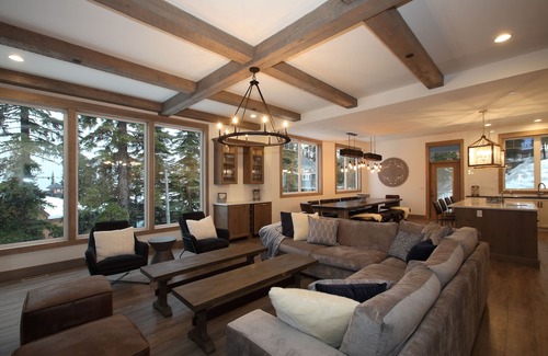 Silver Star Mountain Ski Chalet | Vantage at SilverStar Mountain Ski in Ski Out Chalet top of Silverwoods Chair